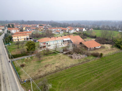 Cascinale con terreno edificabile in Loc. Vastalla, Ciriè (TO)
