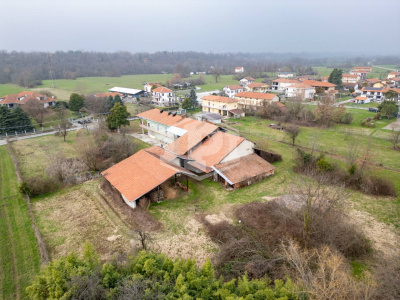 Cascinale con terreno edificabile in Loc. Vastalla, Ciriè (TO)