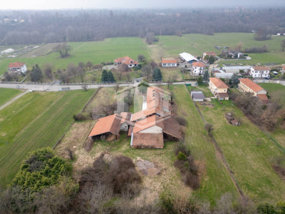 Cascinale con terreno edificabile in Loc. Vastalla, Ciriè (TO)