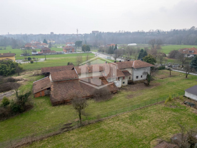 Cascinale con terreno edificabile in Loc. Vastalla, Ciriè (TO)