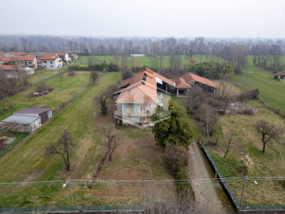 Cascinale con terreno edificabile in Loc. Vastalla, Ciriè (TO)