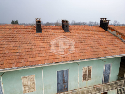 Cascinale con terreno edificabile in Loc. Vastalla, Ciriè (TO)