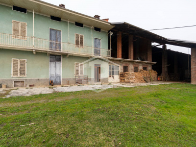 Cascinale con terreno edificabile in Loc. Vastalla, Ciriè (TO)