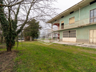 Cascinale con terreno edificabile in Loc. Vastalla, Ciriè (TO)