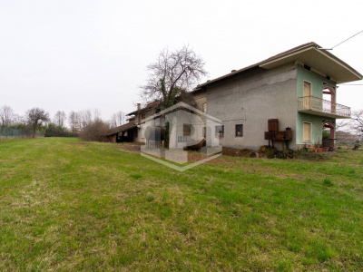 Cascinale con terreno edificabile in Loc. Vastalla, Ciriè (TO)