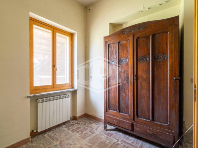 Cascinale con terreno edificabile in Loc. Vastalla, Ciriè (TO)