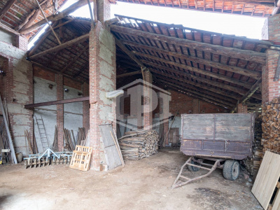 Cascinale con terreno edificabile in Loc. Vastalla, Ciriè (TO)