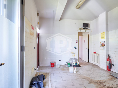 Negozio in Via Mazzini, Valperga (TO)