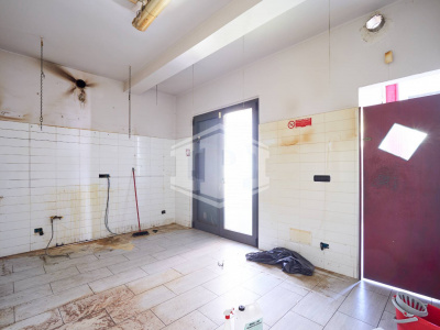 Negozio in Via Mazzini, Valperga (TO)