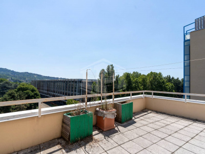 Quadrilocale con terrazzo in Via Ventimiglia (TO)
