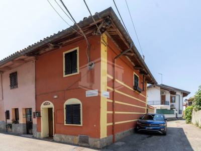 Casa semindipendente a reddito in Via della Consolata, Collegno (TO)