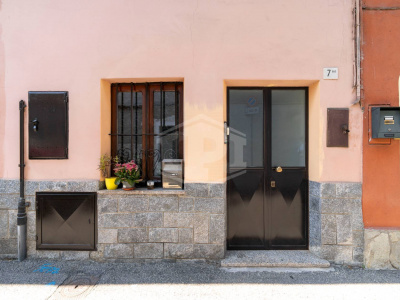 Casa semindipendente a reddito in Via della Consolata, Collegno (TO)