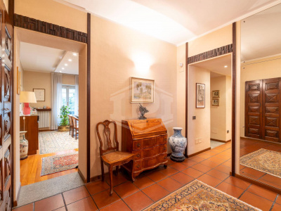 Pentalocale in Via Cavour, Torino (TO)