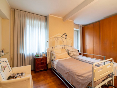 Pentalocale in Via Cavour, Torino (TO)