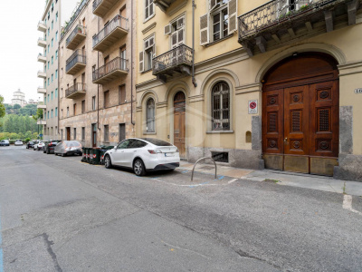 Pentalocale in Via Cavour, Torino (TO)