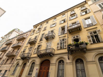 Pentalocale in Via Cavour, Torino (TO)