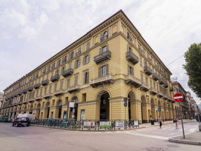 Trilocale in Palazzo Lagrange , Piazza Carlo Felice (TO)
