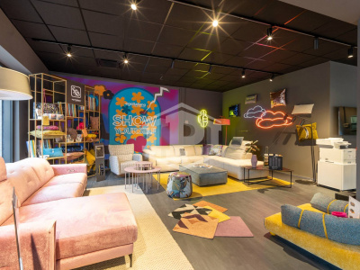 Locale commerciale in Via Borgomanero 43 - Torino