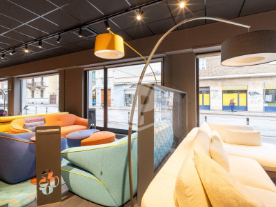 Locale commerciale in Via Borgomanero 43 - Torino