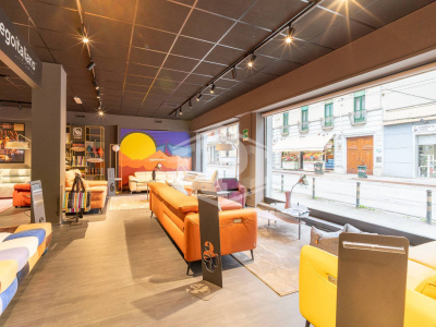 Locale commerciale in Via Borgomanero 43 - Torino