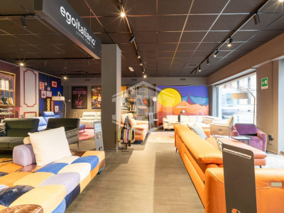 Locale commerciale in Via Borgomanero 43 - Torino