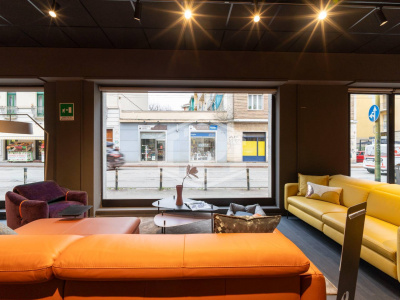 Locale commerciale in Via Borgomanero 43 - Torino