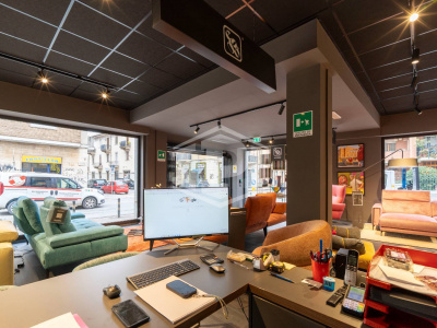 Locale commerciale in Via Borgomanero 43 - Torino