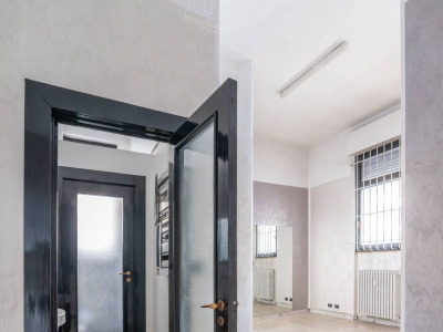 Locale commerciale in Via Vassalli Eandi 34 - Torino (TO)