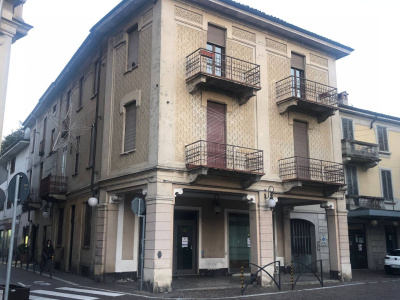 Locale commerciale in Piazza Camillo Benso di Cavour-Trecate (NO)