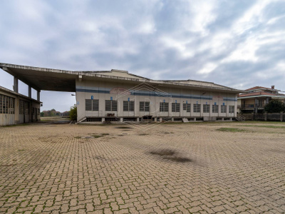 Immobile industriale in Strada Carignano 33 - La Loggia (TO)