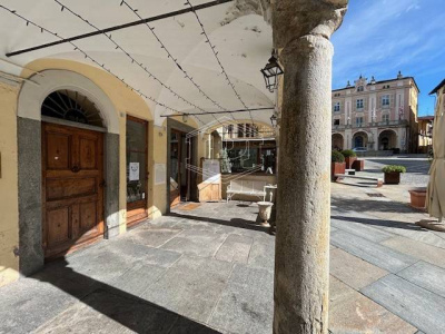 Locale commerciale in Piazza Vittorio Emanuele II 8 - Moncalieri (TO)