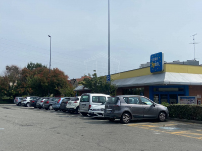 Locale commerciale a reddito in Piazza Piave 4 - Cossato (BI)