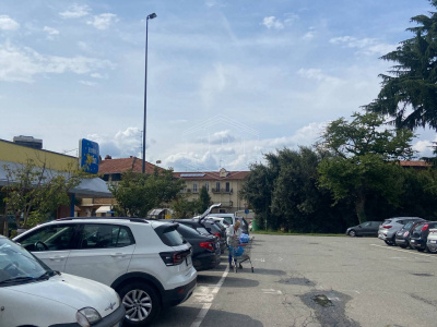 Locale commerciale a reddito in Piazza Piave 4 - Cossato (BI)
