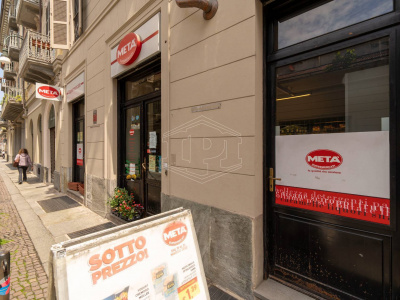 Locale commerciale a reddito
Via Fratelli Calandra 11
Torino