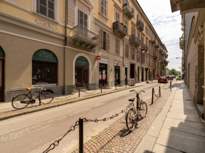 Locale commerciale a reddito
Via Fratelli Calandra 11
Torino