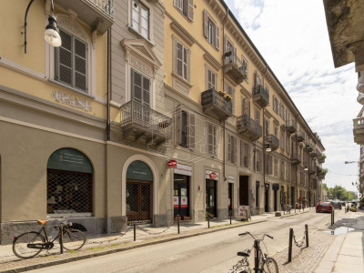 Locale commerciale a reddito
Via Fratelli Calandra 11
Torino