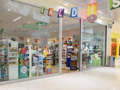 Locale commerciale in Corso Canale, 99 - Alba (CN)