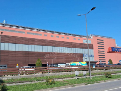 Locale commerciale in Corso Canale, 99 - Alba (CN)