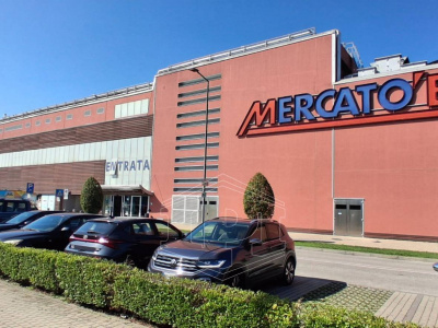 Locale commerciale in Corso Canale, 99 - Alba (CN)