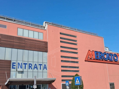 Locale commerciale in Corso Canale, 99 - Alba (CN)