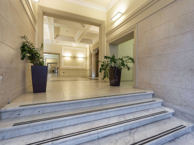 Ufficio direzionale in Via Confienza 10 - Torino