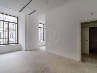 Ufficio direzionale in Via Confienza 10 - Torino