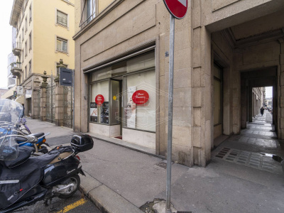 Locale commerciale uso centro estetico in Via Giovanni Giolitti 24 - Torino (TO)