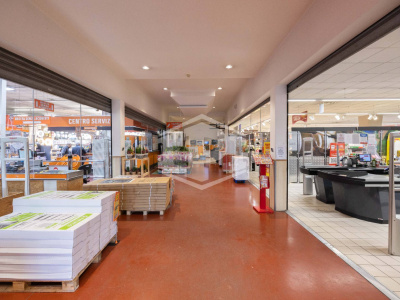 Edificio commerciale in Via Circonvallazione Nuova, 22 Rimini