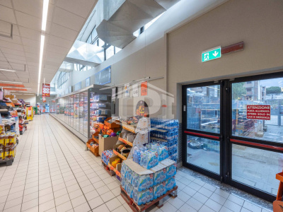 Edificio commerciale in Via Circonvallazione Nuova, 22 Rimini