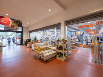 Edificio commerciale in Via Circonvallazione Nuova, 22 Rimini