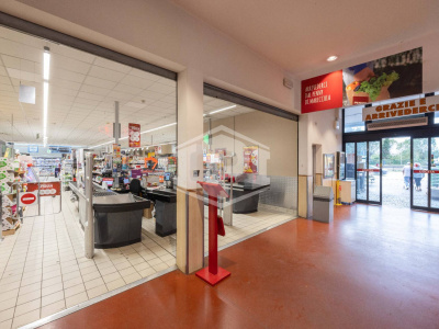 Edificio commerciale in Via Circonvallazione Nuova, 22 Rimini