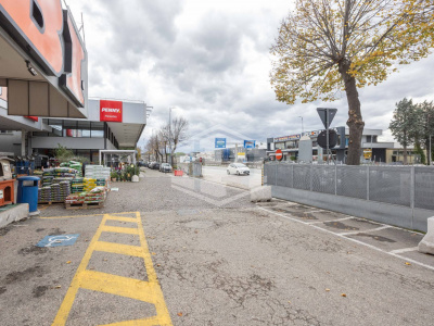 Edificio commerciale in Via Circonvallazione Nuova, 22 Rimini