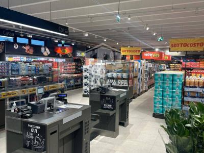 Locale commerciale a reddito in Strada di Settimo, 6 -  Torino