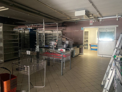 Locale commerciale in Via Bianzè 27 Torino
